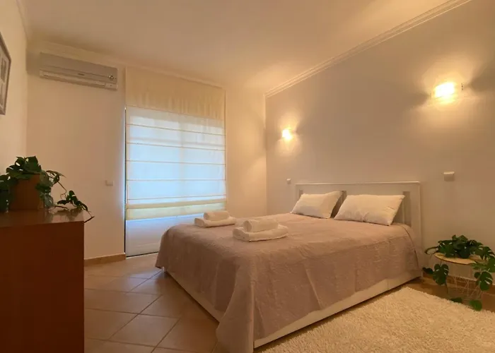 Rafaela Com Piscina فيلة البوفيرا