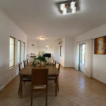 Rafaela Com Piscina Албуфейра