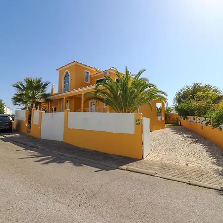 Rafaela Com Piscina 别墅