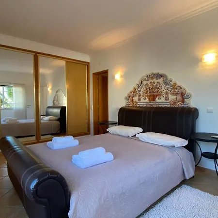 Rafaela Com Piscina Villa Albufeira