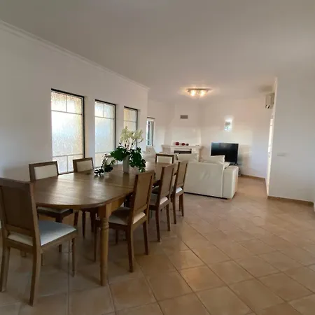 Rafaela Com Piscina Albufeira