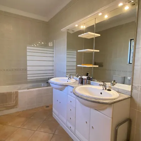 Вилла Rafaela Com Piscina